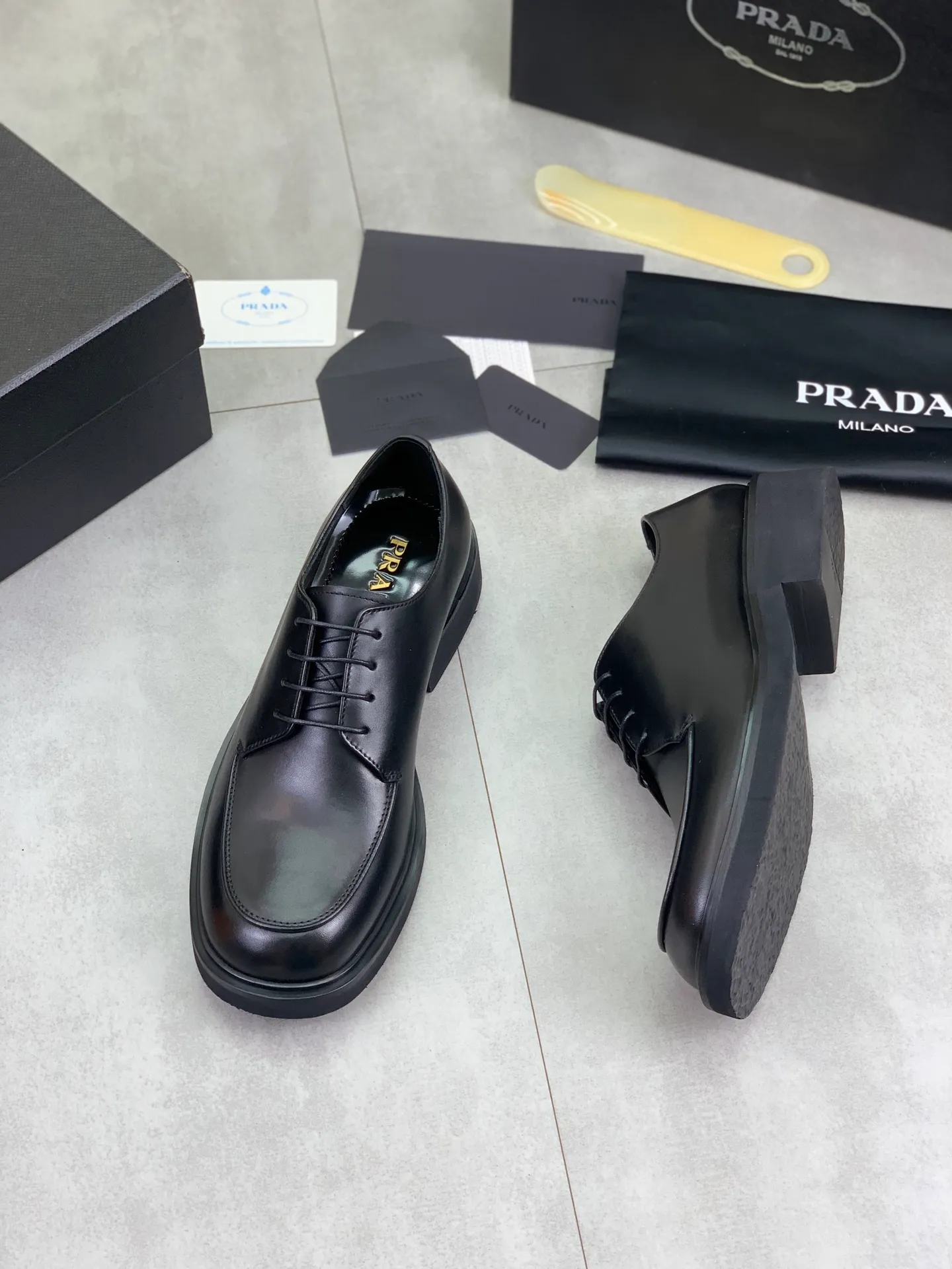 Factory price P840 💰Original quality, top version🔱 ＰＲＡＤＡPrada. Men's business casual leather shoes, top quality cow leather. 1:1 shipment ⬆️Luxurious and noble, all made of imported original first-layer fine suede cowhide, just to create a more comfortable wearing experience. Upper: original comfortable open-edge bead-rubbed calfskin ➕Top imported water-dyed full cow lining, original high-end lightweight and comfortable TPU combination bottom ✔️Code number: 39-44 (38 45 Can be customized)
